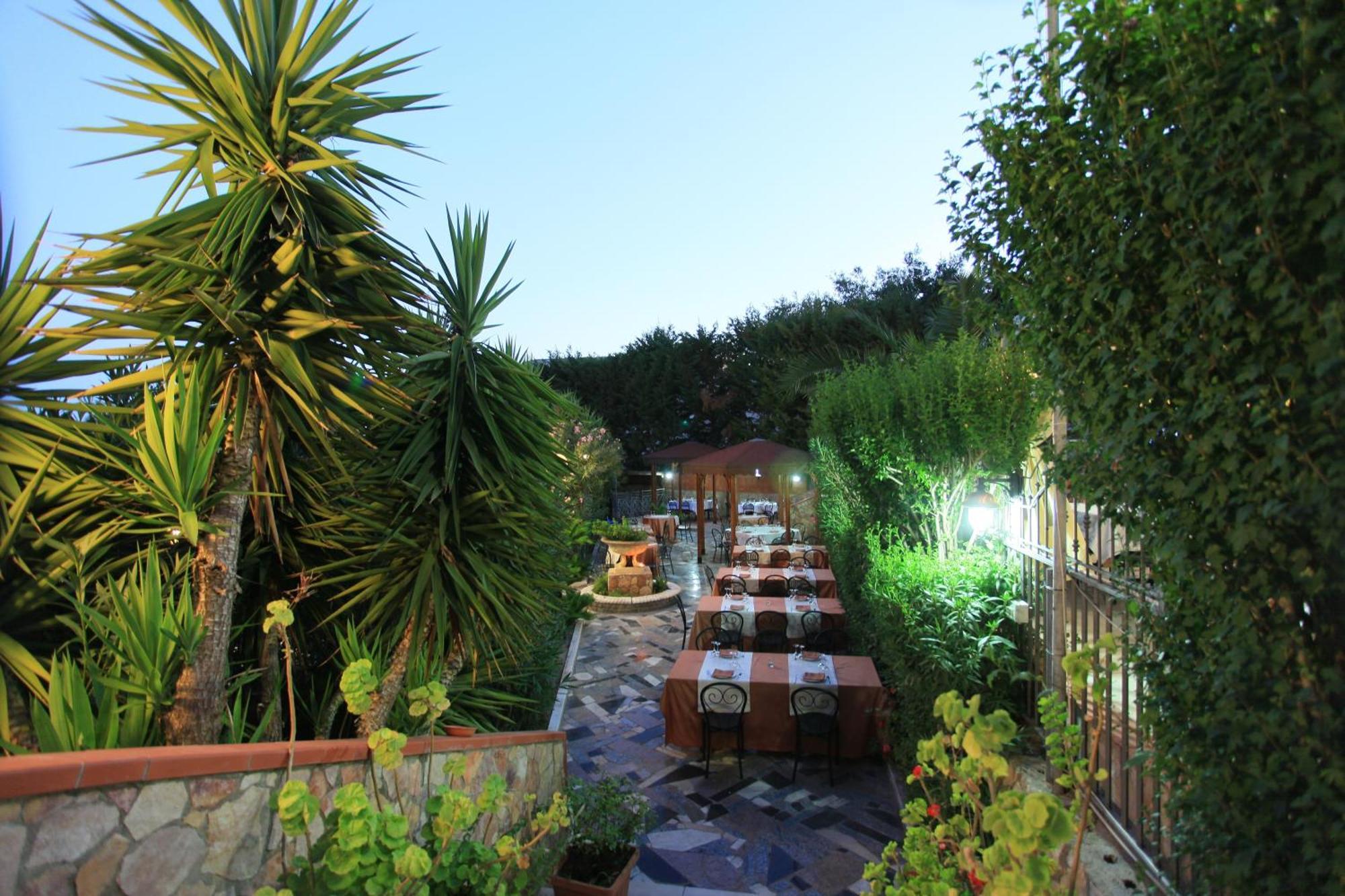 Hotel Balconata 2.0 Banqueting & 4*